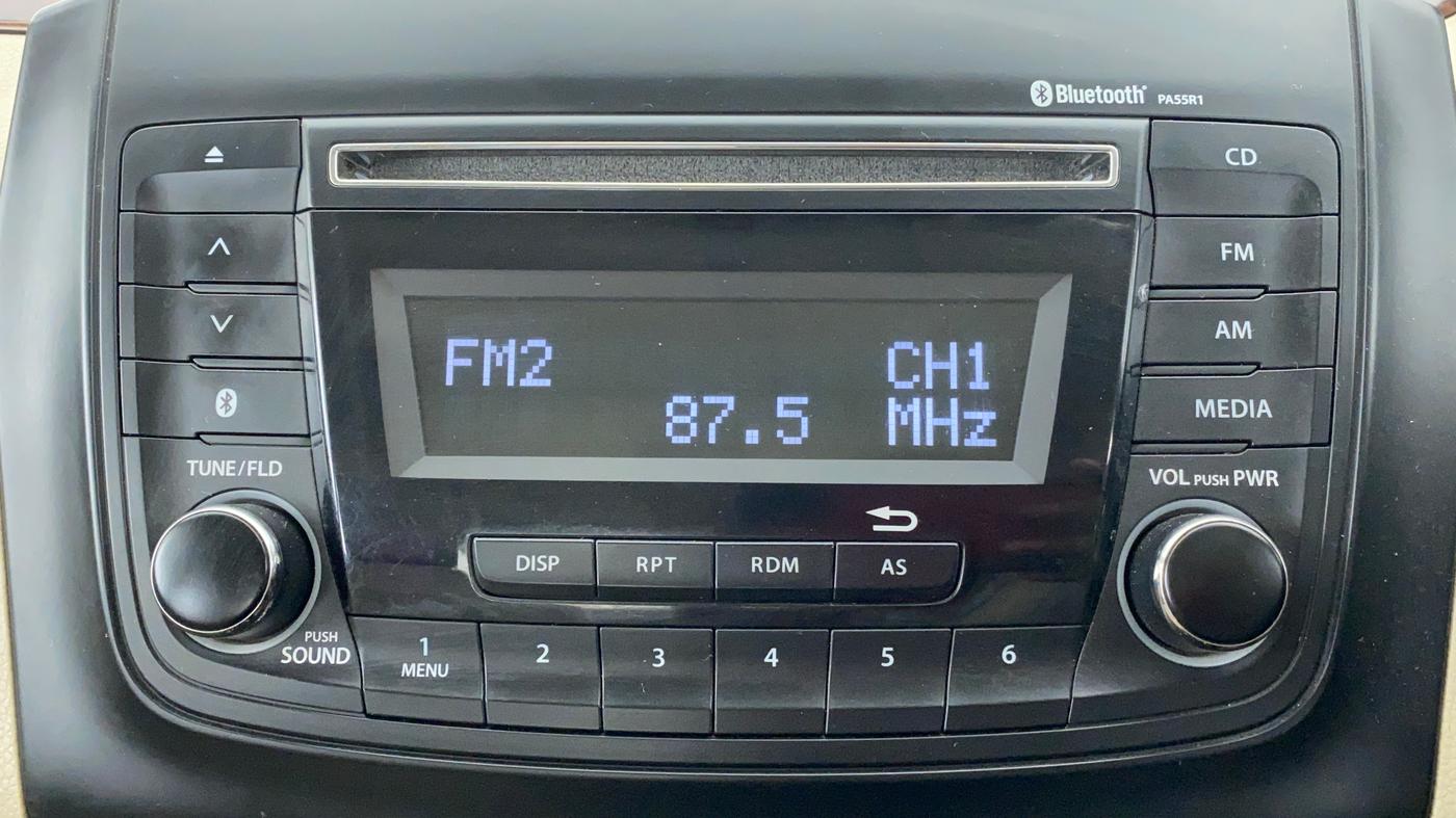 2017 Maruti Dzire VXI, Petrol, Manual, 31,901 km, Infotainment System