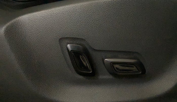 2022 MG ASTOR SHARP 1.5 CVT, Petrol, Automatic, 29,363 km, Driver Side Adjustment Panel