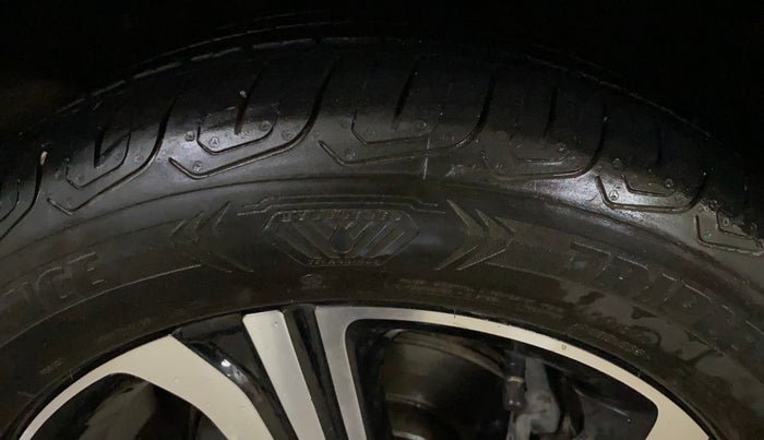 2022 MG ASTOR SHARP 1.5 CVT, Petrol, Automatic, 29,363 km, Right Front Tyre Tread