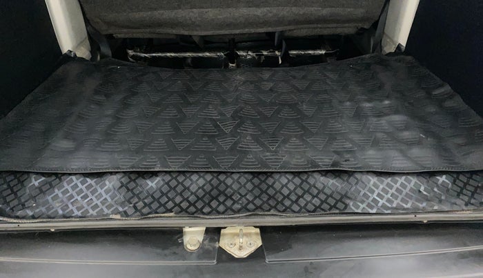 2018 Maruti Eeco 5 STR WITH A/C+HTR, Petrol, Manual, 37,206 km, Boot Inside