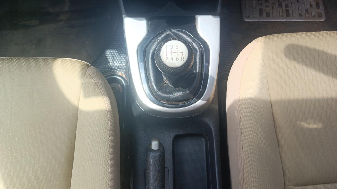 2015 Honda Jazz 1.5L I-DTEC S, Diesel, Manual, 1,38,105 km, Gear Lever