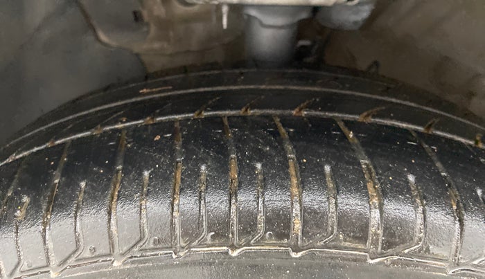 2018 Hyundai Verna 1.4 EX PETROL, Petrol, Manual, 95,933 km, Left Front Tyre Tread