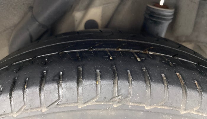 2018 Hyundai Verna 1.4 EX PETROL, Petrol, Manual, 95,933 km, Left Rear Tyre Tread
