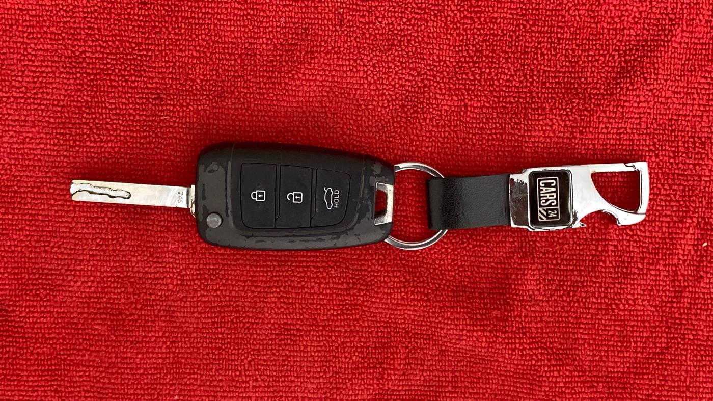 2018 Hyundai Verna 1.4 EX PETROL, Petrol, Manual, 95,933 km, Key Close Up