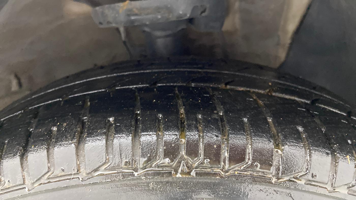 2018 Hyundai Verna 1.4 EX PETROL, Petrol, Manual, 95,933 km, Right Front Tyre Tread