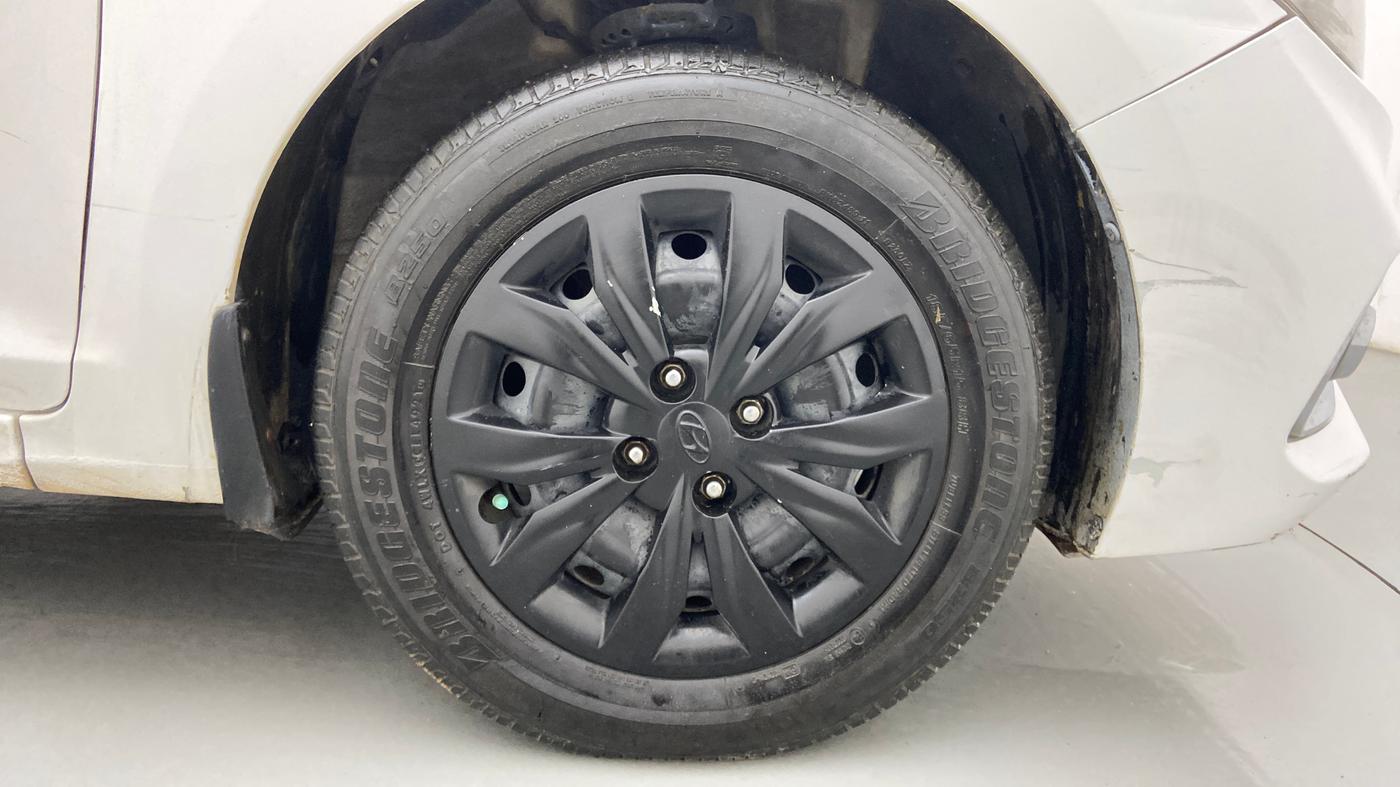 2018 Hyundai Verna 1.4 EX PETROL, Petrol, Manual, 95,933 km, Right Front Wheel