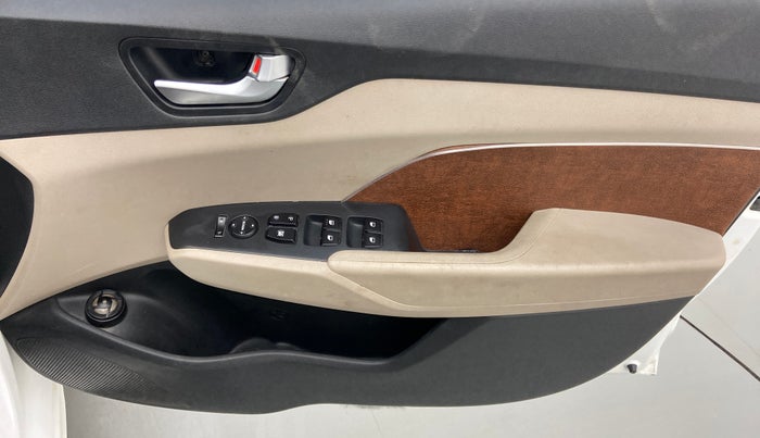 2018 Hyundai Verna 1.4 EX PETROL, Petrol, Manual, 95,933 km, Driver Side Door Panels Control