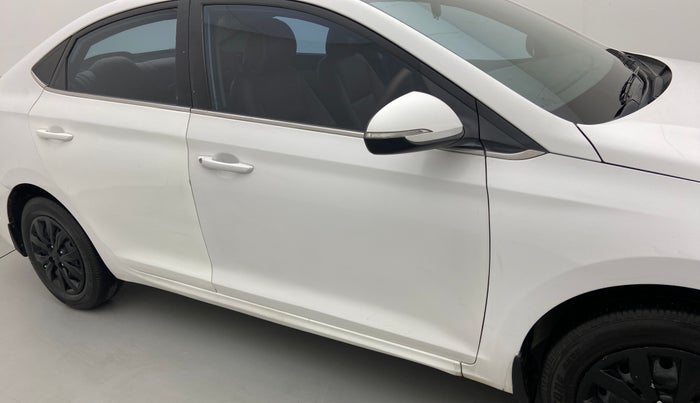 2018 Hyundai Verna 1.4 EX PETROL, Petrol, Manual, 95,933 km, Driver-side door - Paint has faded