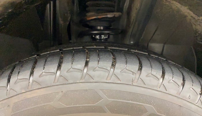 2020 Renault TRIBER RXZ AMT, Petrol, Automatic, 76,340 km, Right Front Tyre Tread