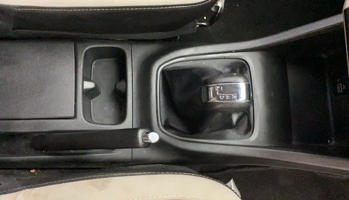 2020 Renault TRIBER RXZ AMT, Petrol, Automatic, 76,340 km, Gear Lever