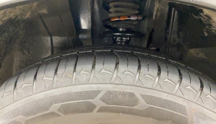 2020 Renault TRIBER RXZ AMT, Petrol, Automatic, 76,340 km, Left Front Tyre Tread