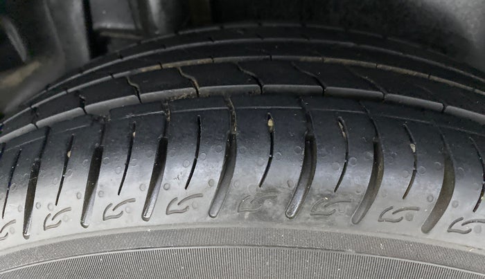 2020 Maruti Vitara Brezza VXI, Petrol, Manual, 26,095 km, Right Rear Tyre Tread