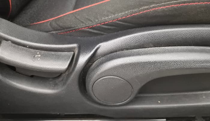 2018 Hyundai i20 Active 1.2 SX, Petrol, Manual, 24,582 km, Driver Side Adjustment Panel