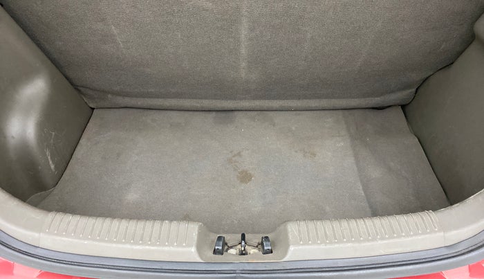 2013 Hyundai i10 MAGNA 1.2 KAPPA2, Petrol, Manual, 60,070 km, Boot Inside