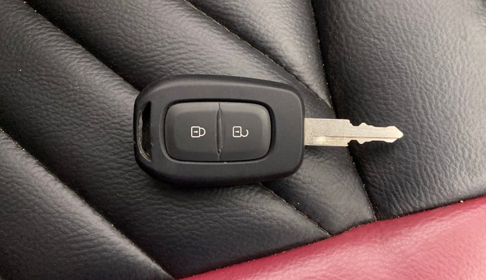 2024 Renault Kwid RXT 1.0 AMT, Petrol, Automatic, 1,756 km, Key Close Up