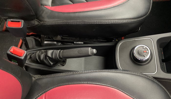 2024 Renault Kwid RXT 1.0 AMT, Petrol, Automatic, 1,756 km, Gear Lever