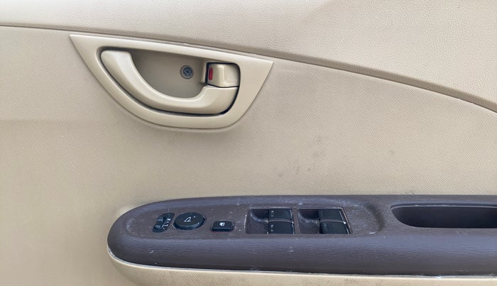 2013 Honda Amaze 1.2L I-VTEC S, Petrol, Manual, 33,223 km, Driver Side Door Panels Control