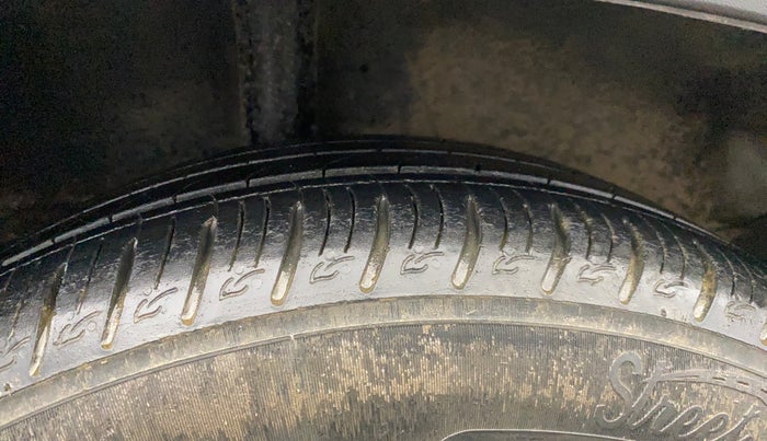 2021 KIA SONET HTX 1.5 AT, Diesel, Automatic, 34,261 km, Right Rear Tyre Tread