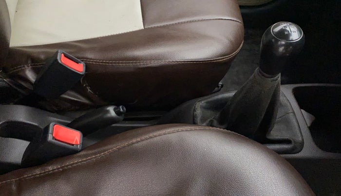 2015 Hyundai Eon ERA +, Petrol, Manual, 59,721 km, Gear lever - Boot cover slightly torn