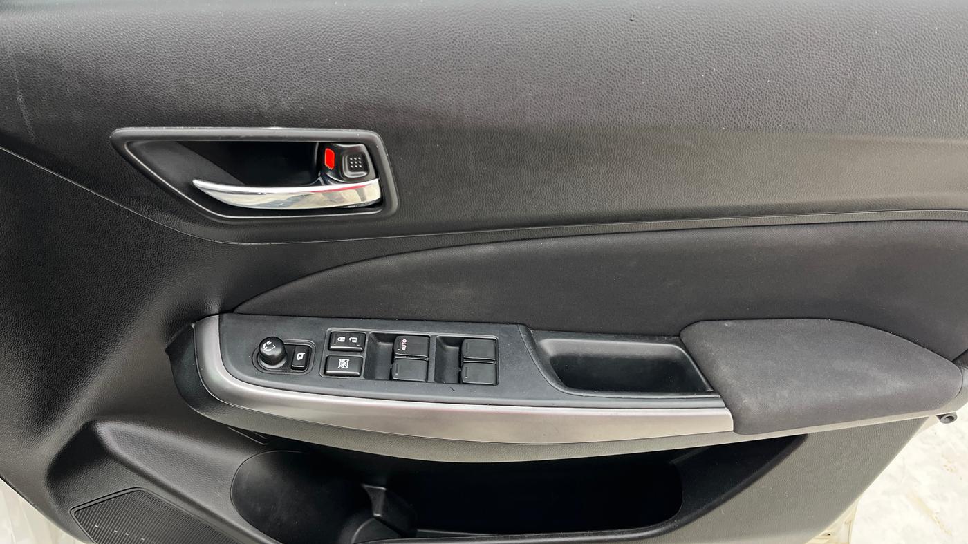 2023 Maruti Swift ZXI AMT, Petrol, Automatic, 33,532 km, Driver Side Door Panels Control