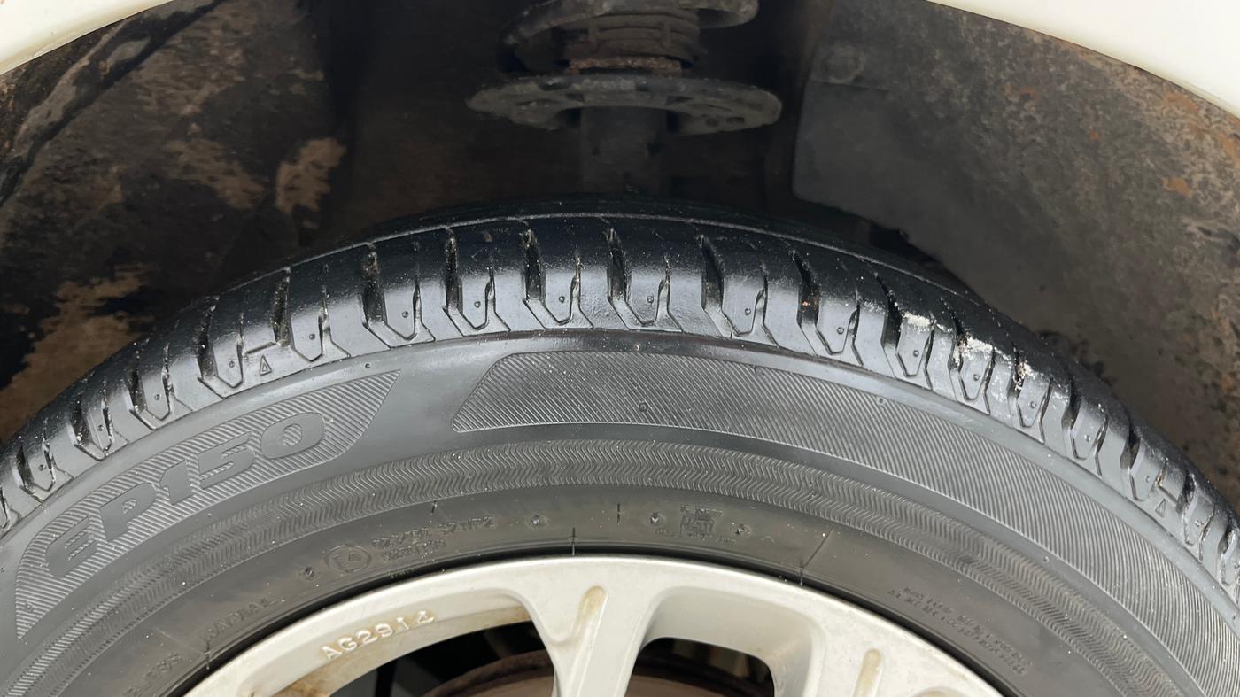 2023 Maruti Swift ZXI AMT, Petrol, Automatic, 33,532 km, Right Front Tyre Tread