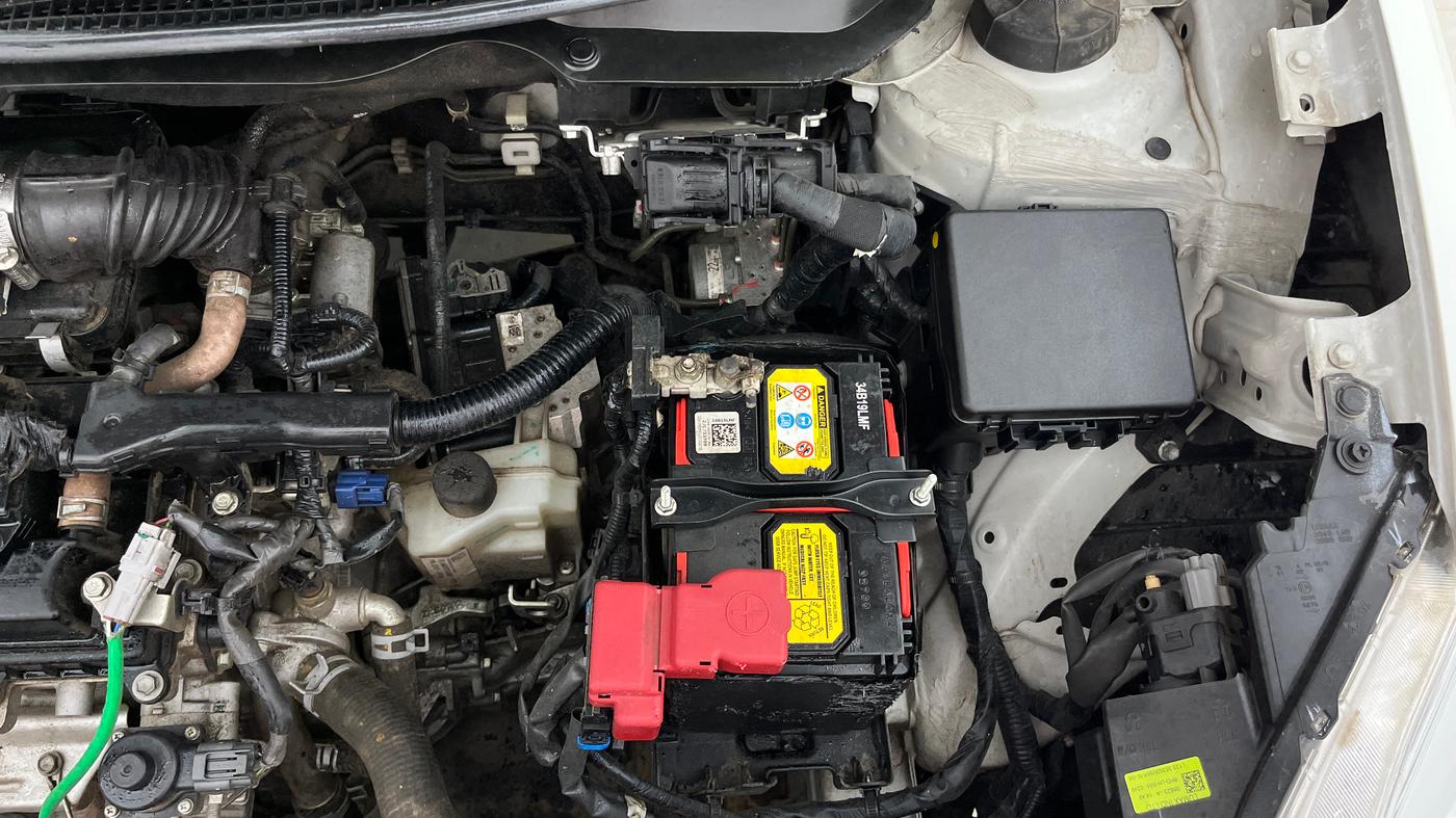 2023 Maruti Swift ZXI AMT, Petrol, Automatic, 33,532 km, Engine View - Left