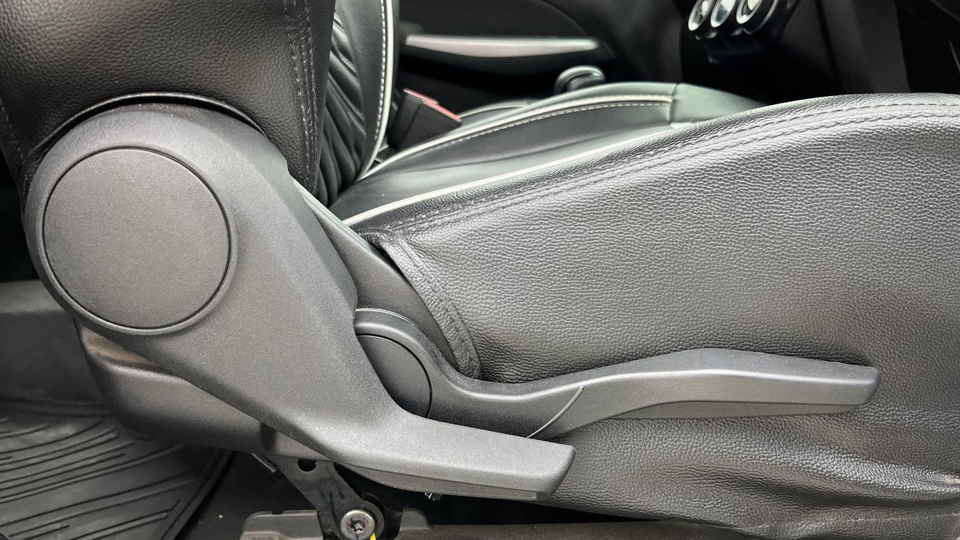 2023 Maruti Swift ZXI AMT, Petrol, Automatic, 33,532 km, Driver Side Adjustment Panel