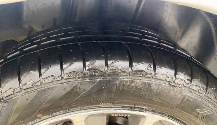 2020 Maruti Ciaz ALPHA 1.5 SHVS PETROL, CNG, Manual, 1,43,410 km, Right Rear Tyre Tread