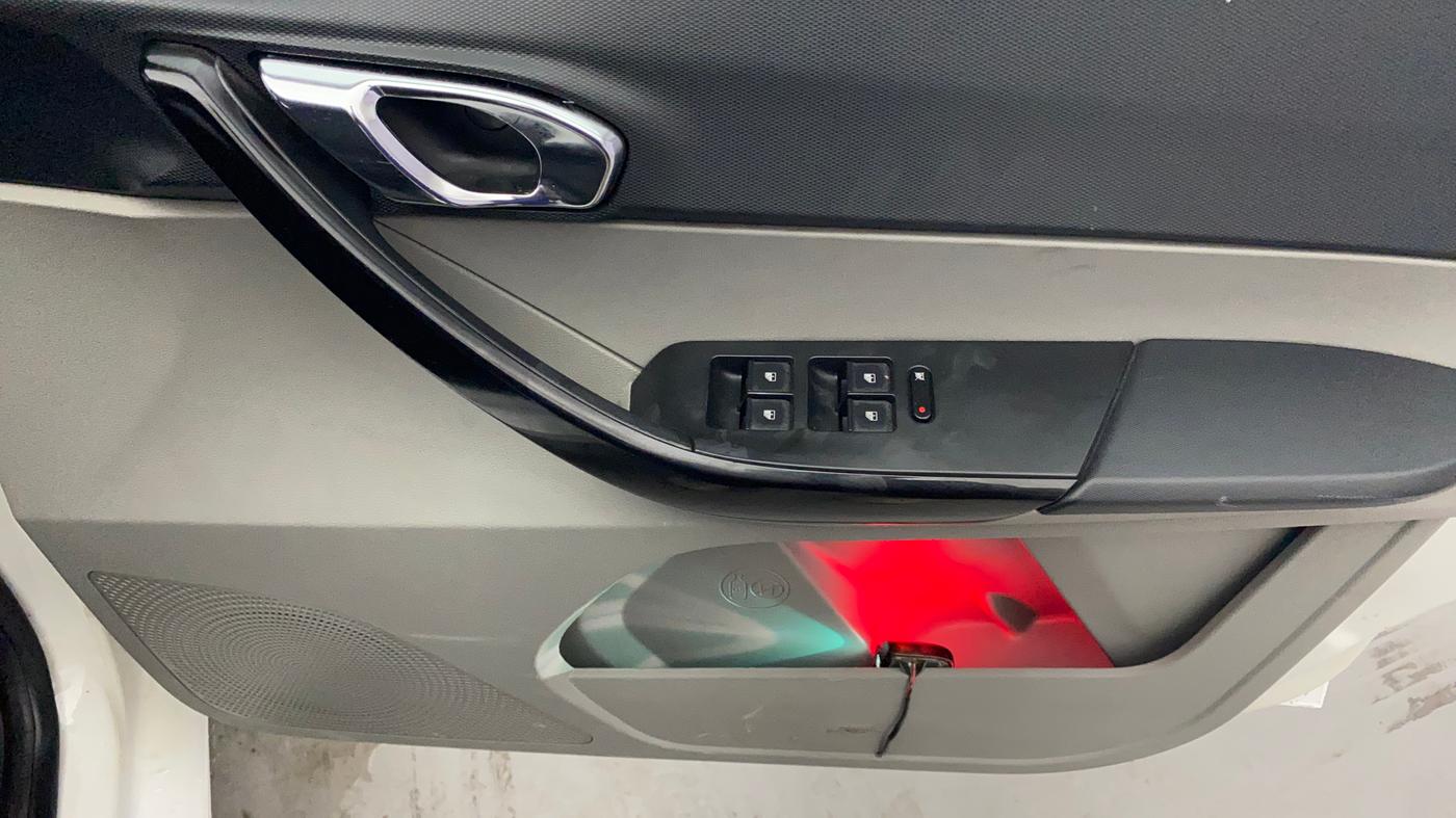 2017 Tata Tiago XZA PETROL, Petrol, Automatic, 21,763 km, Driver Side Door Panels Control