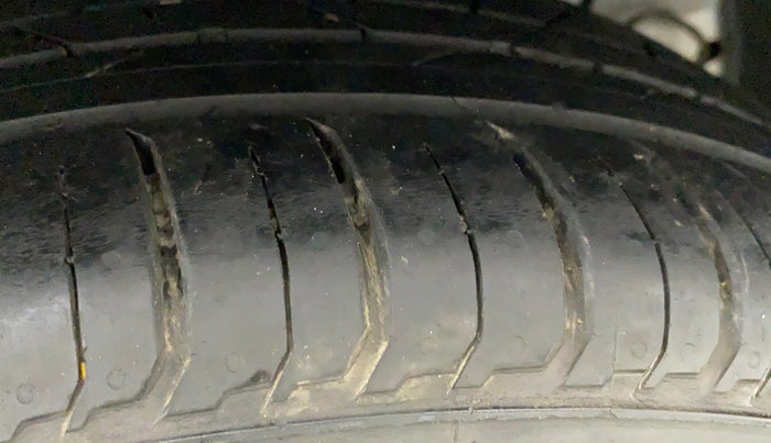 2020 Hyundai NEW I20 ASTA 1.2 AT, Petrol, Automatic, 34,580 km, Left Front Tyre Tread