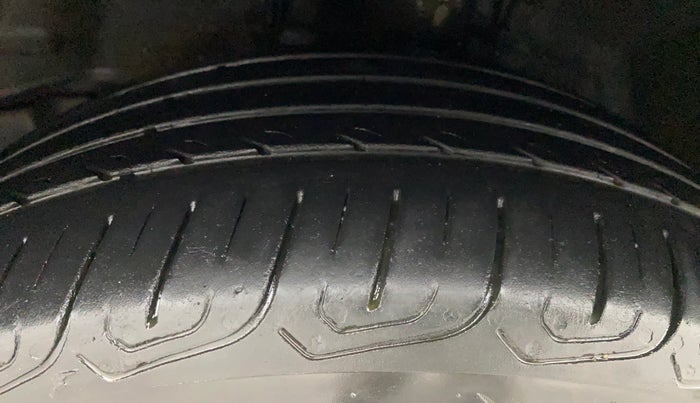 2015 Toyota Corolla Altis VL CVT PETROL, Petrol, Automatic, 79,216 km, Left Front Tyre Tread