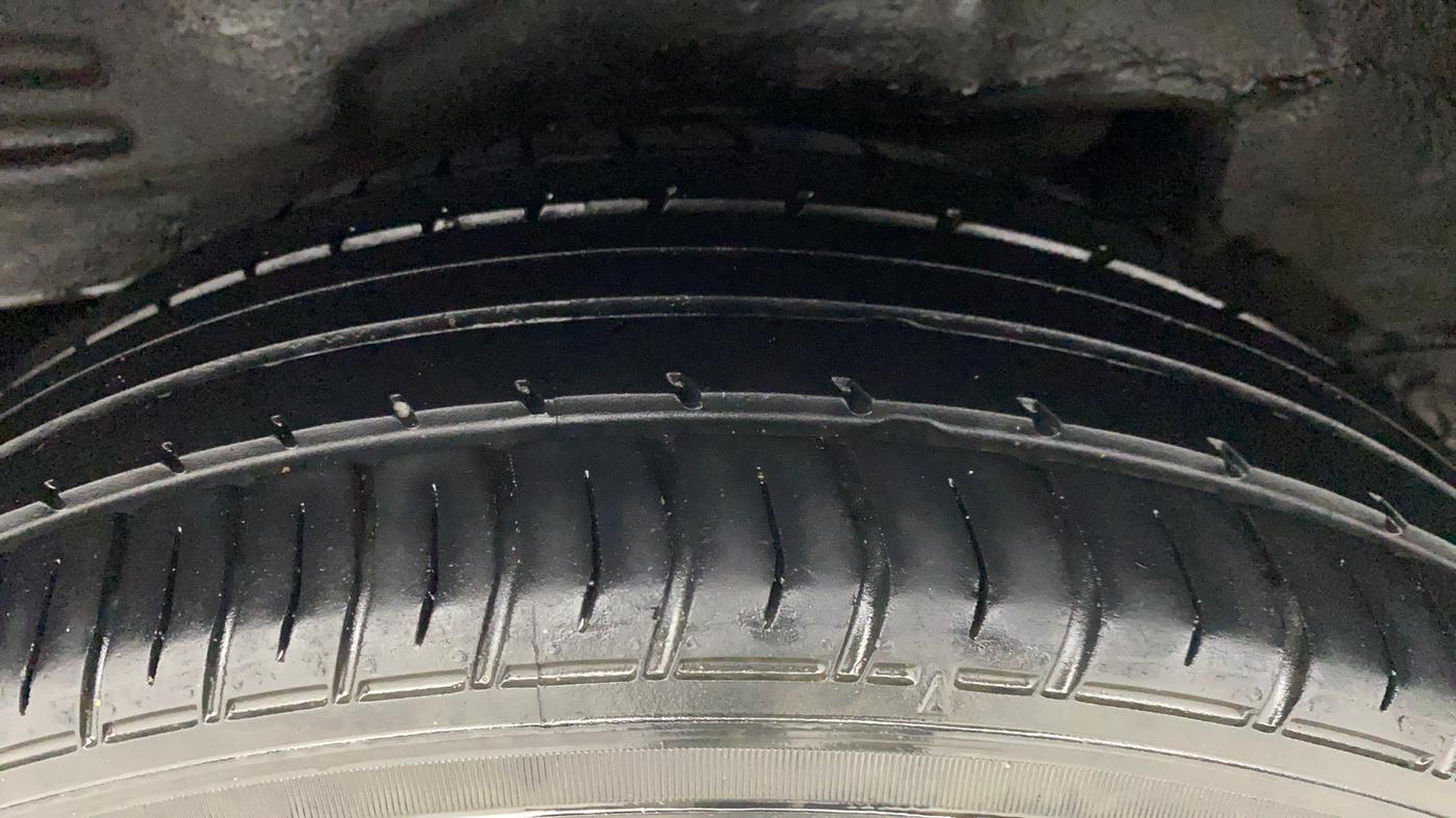 2015 Toyota Corolla Altis VL CVT PETROL, Petrol, Automatic, 79,292 km, Right Rear Tyre Tread