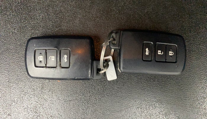2015 Toyota Corolla Altis VL CVT PETROL, Petrol, Automatic, 79,216 km, Key Close Up