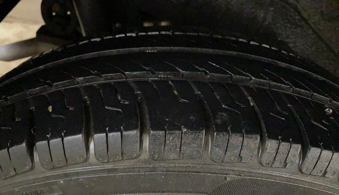 2017 Maruti Wagon R 1.0 LXI CNG, CNG, Manual, 89,289 km, Right Rear Tyre Tread