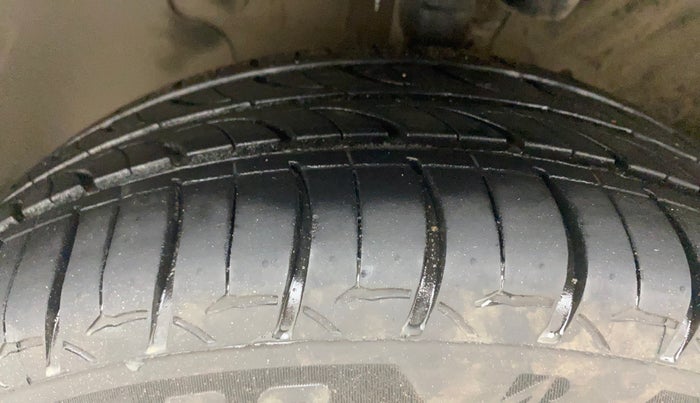 2019 Hyundai Verna 1.6 VTVT SX, Petrol, Manual, 1,27,690 km, Left Front Tyre Tread