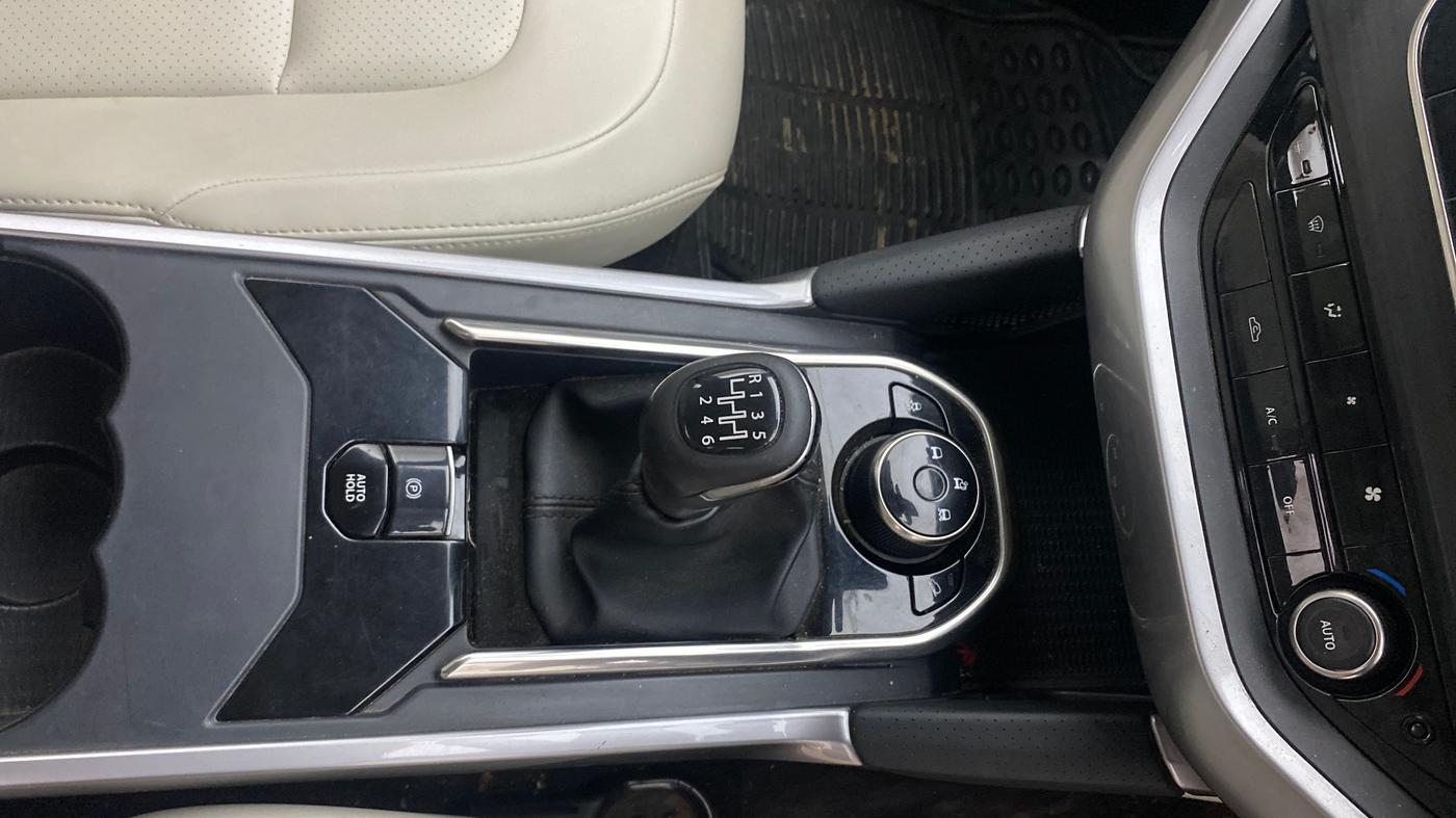 2021 Tata Safari XZ PLUS 6 S, Diesel, Manual, 56,790 km, Gear Lever