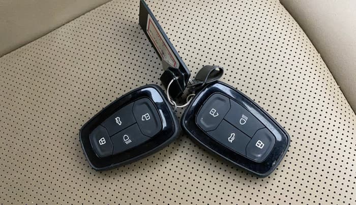 2022 Tata NEXON XZ PLUS (PREMIUM) KAZIRANGA PETROL, Petrol, Manual, 81,792 km, Key Close Up