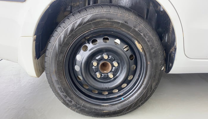 2015 Maruti Ertiga VXI, Petrol, Manual, 48,395 km, Right Rear Wheel
