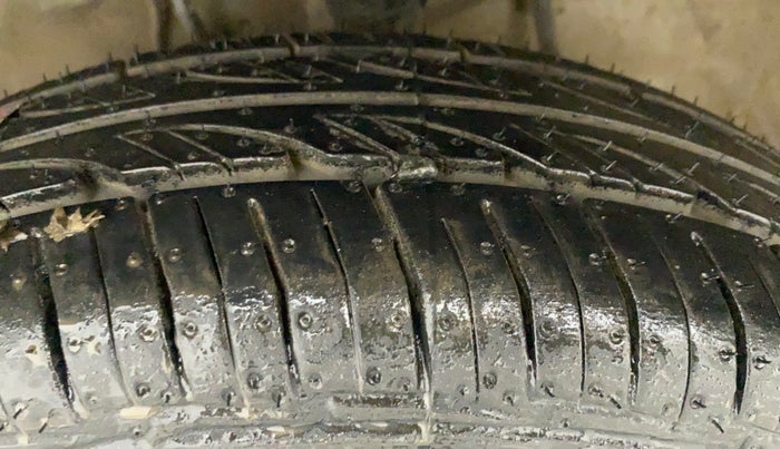 2022 Maruti Alto LXI O, Petrol, Manual, 11,677 km, Left Front Tyre Tread