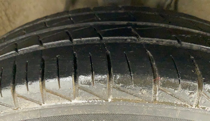 2022 Maruti Alto LXI O, Petrol, Manual, 11,677 km, Right Front Tyre Tread
