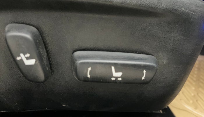 2017 Toyota Corolla Altis VL CVT PETROL, Petrol, Automatic, 98,966 km, Driver Side Adjustment Panel