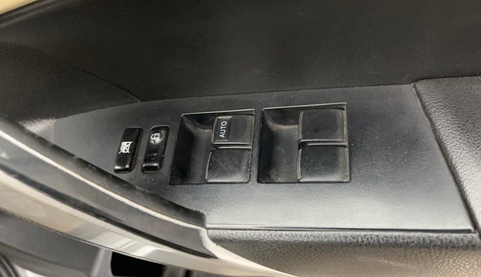 2017 Toyota Corolla Altis VL CVT PETROL, Petrol, Automatic, 98,966 km, Driver Side Door Panels Control