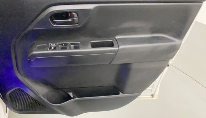 2021 Maruti New Wagon-R LXI CNG 1.0, CNG, Manual, 58,947 km, Driver Side Door Panels Control