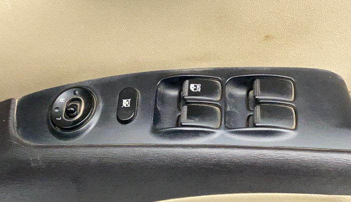 2012 Hyundai i10 MAGNA 1.2, Petrol, Manual, 63,734 km, Right front window switch / handle - Switch/handle not functional
