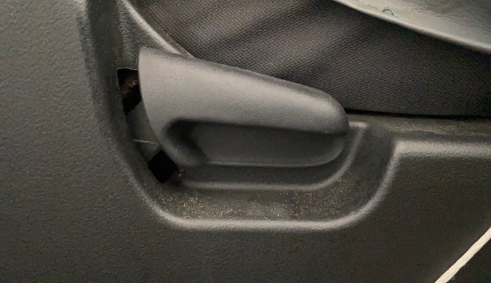 2013 Maruti Wagon R 1.0 LXI CNG, CNG, Manual, 68,882 km, Driver Side Adjustment Panel