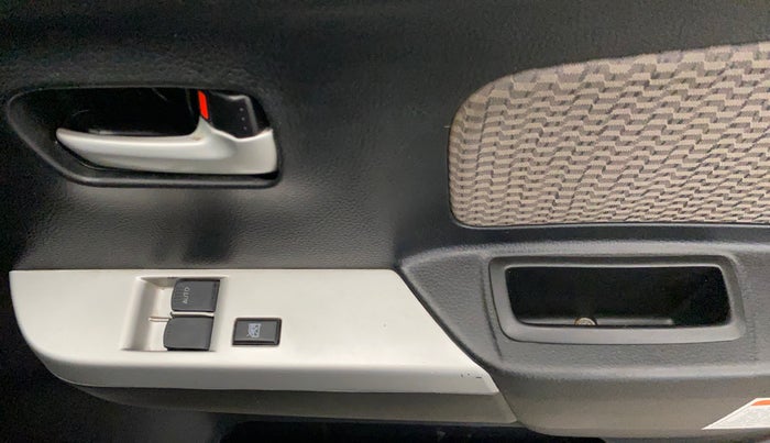 2013 Maruti Wagon R 1.0 LXI CNG, CNG, Manual, 68,882 km, Driver Side Door Panels Control