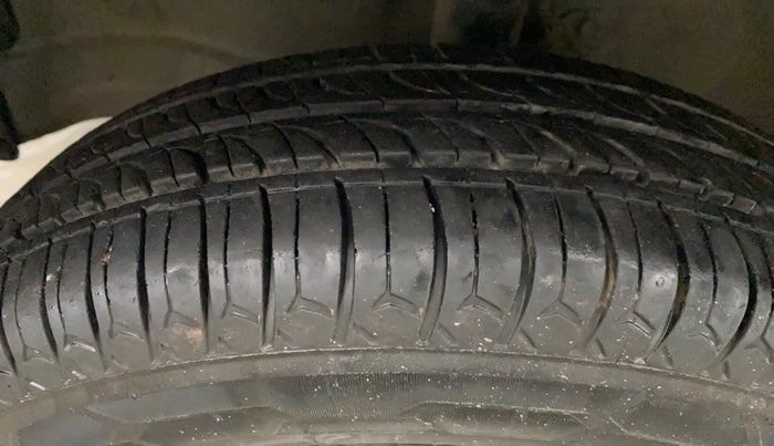 2013 Maruti Wagon R 1.0 LXI CNG, CNG, Manual, 68,882 km, Left Front Tyre Tread