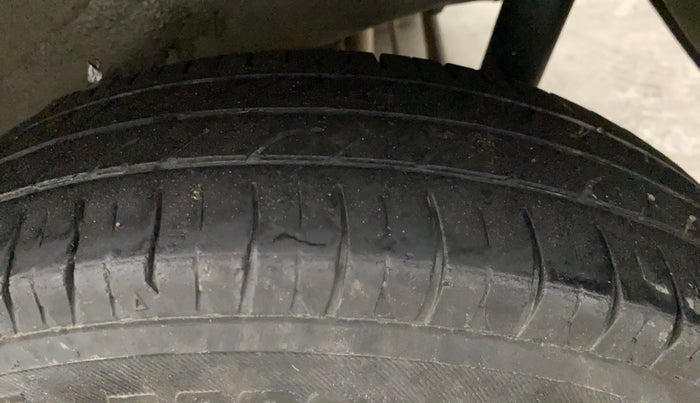 2013 Maruti Wagon R 1.0 LXI CNG, CNG, Manual, 68,882 km, Left Rear Tyre Tread