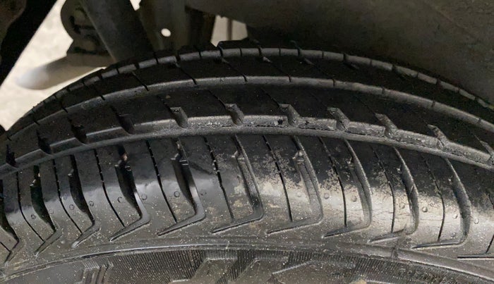 2013 Maruti Wagon R 1.0 LXI CNG, CNG, Manual, 68,882 km, Right Rear Tyre Tread