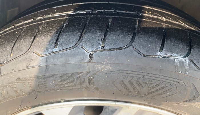 2024 Hyundai Verna SX 1.5 l MPI, Petrol, Manual, 36,728 km, Left Front Tyre Tread